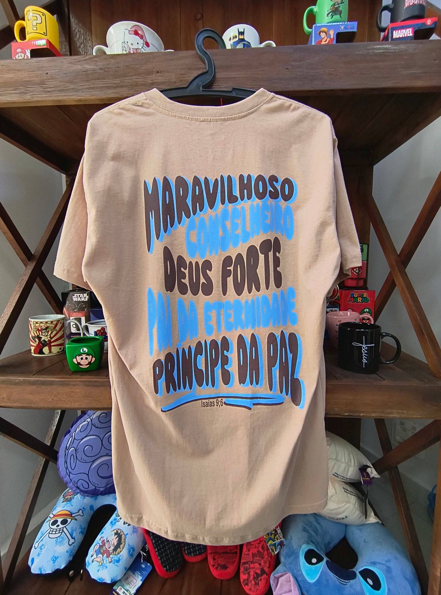 Camiseta gospel - E o seu nome é Jesus...