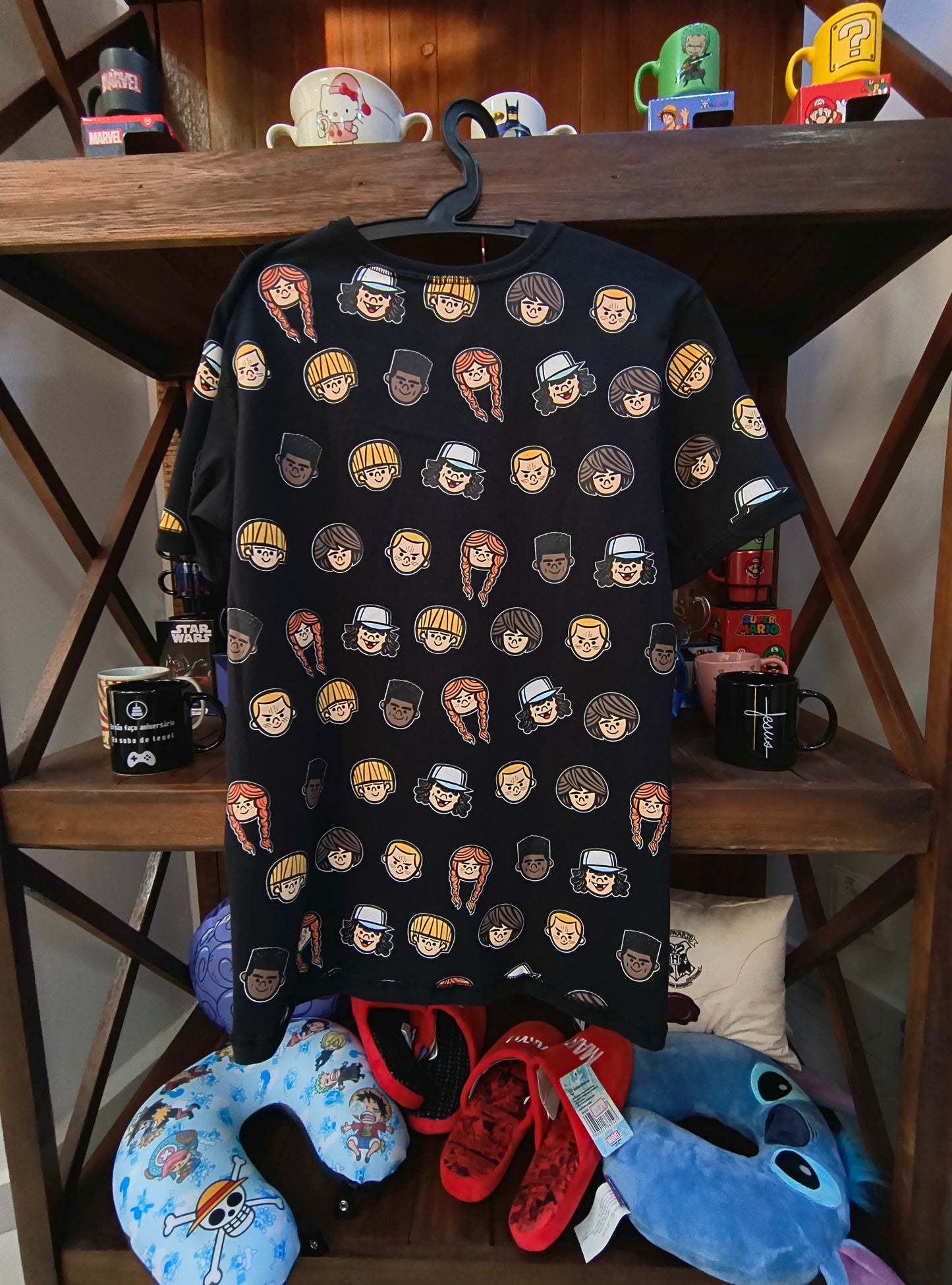 Camiseta geek: Stranger things (Rostos, camiseta dupla face)