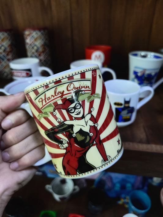Caneca geek: DC (Harley Quinn vintage)