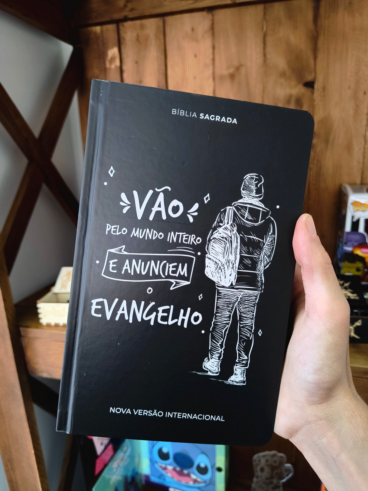 Bíblia Sagrada: Vão pelo mundo inteiro e anunciem o evangelho - Capa dura (NVI)