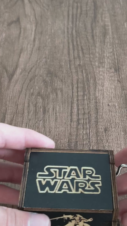 Caixa de Música Star Wars – Manivela em Madeira Entalhada Premium