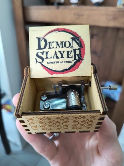 Caixa de Música a Manivela – Demon Slayer (Kimetsu no Yaiba)