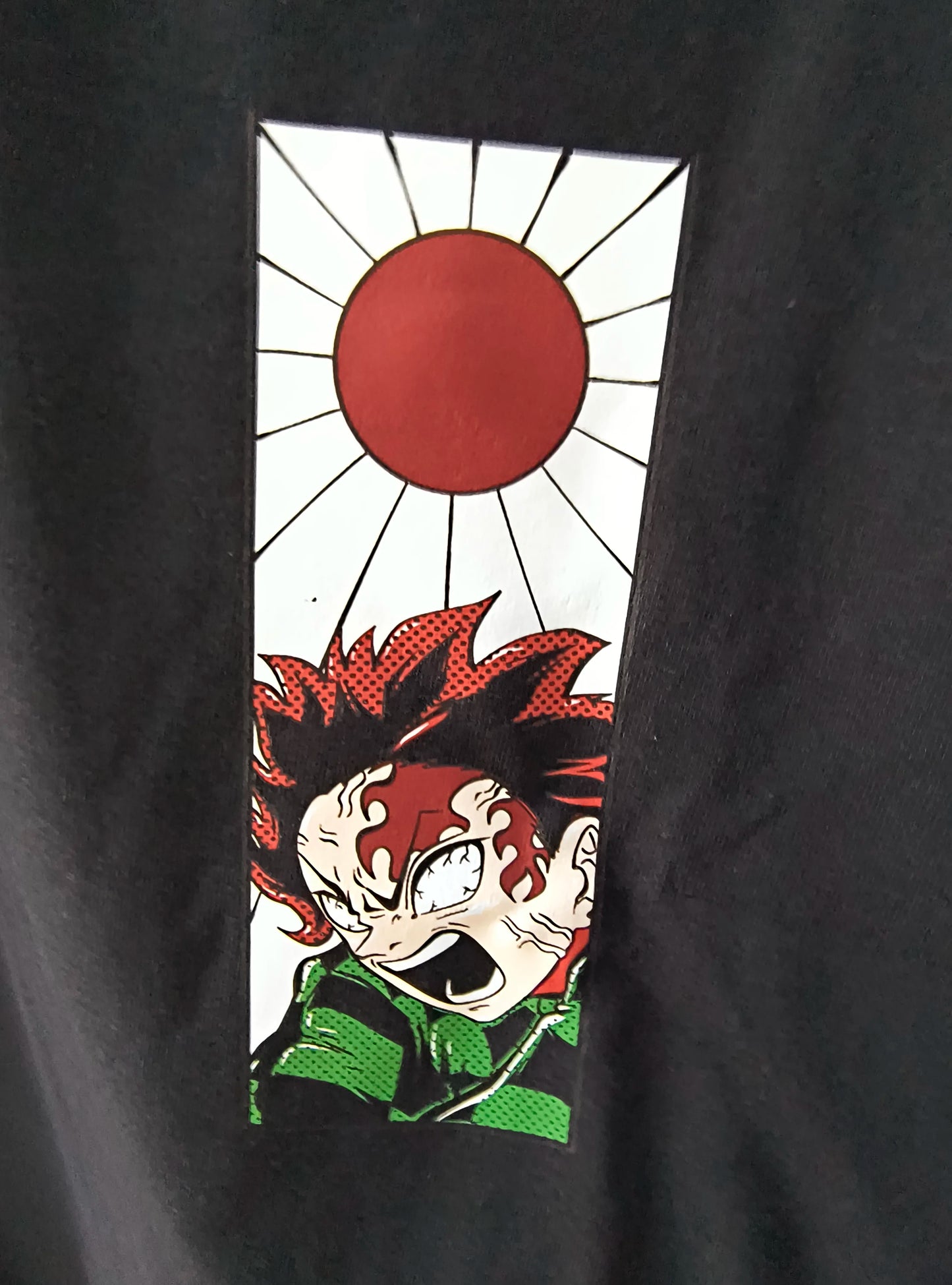 Camiseta Demon Slayer – Tanjiro (Brinco Hanafuda e Respiração do Fogo)