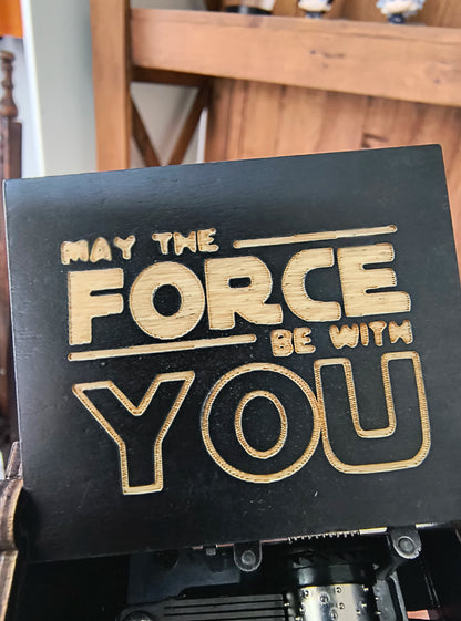 Caixa de Música Star Wars – Manivela em Madeira Entalhada Premium