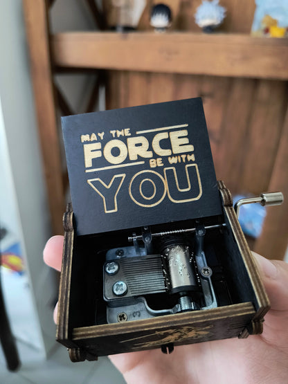 Caixa de Música Star Wars – Manivela em Madeira Entalhada Premium