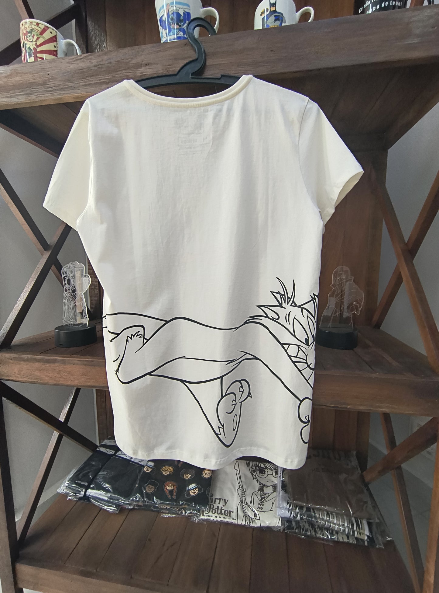Camiseta Feminina Piu Piu e Frajola – Estampa Frente e Costas (Looney Tunes)